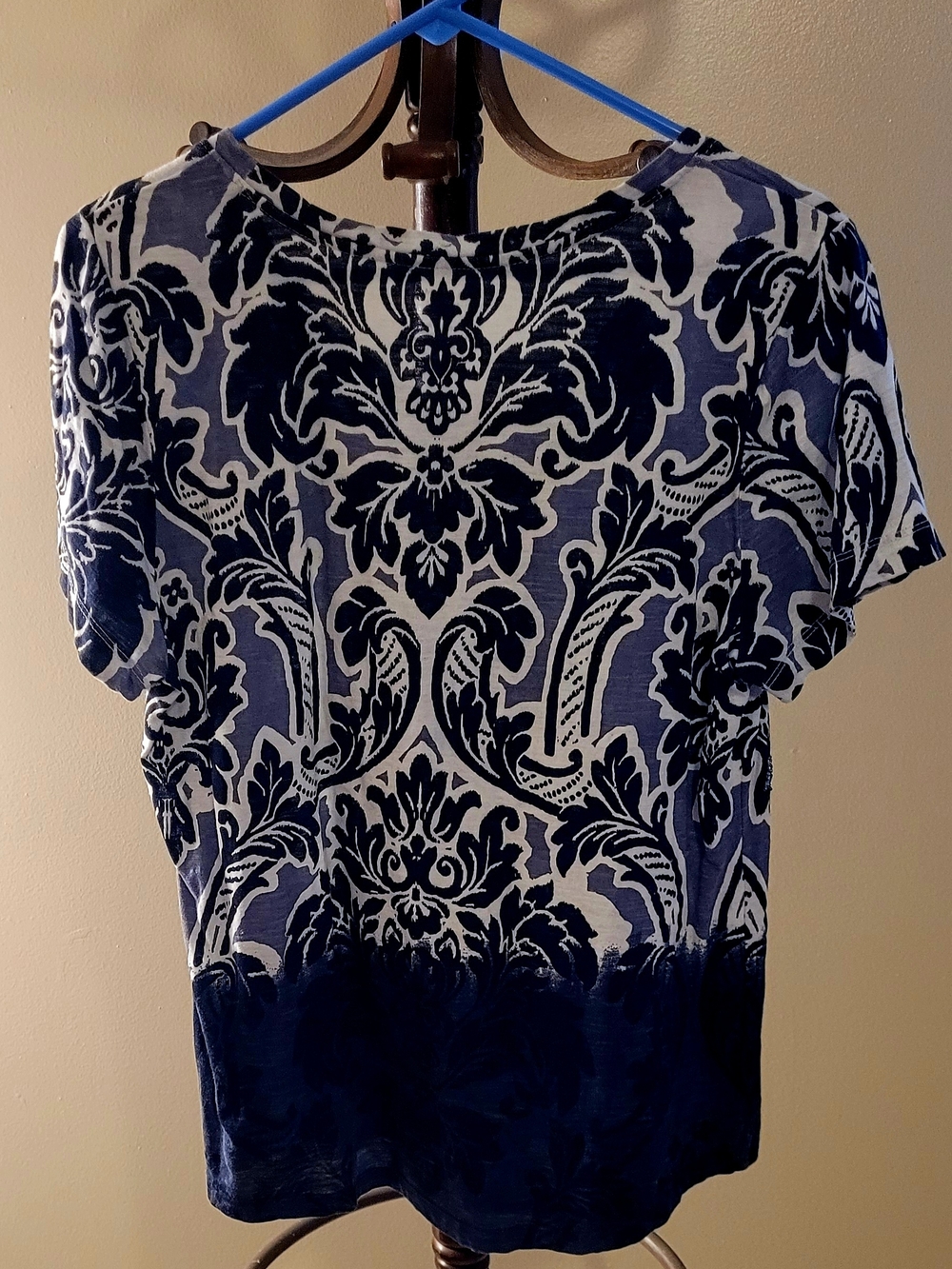Sonoma Navy and White Damask Short Sleeve Tee Size L